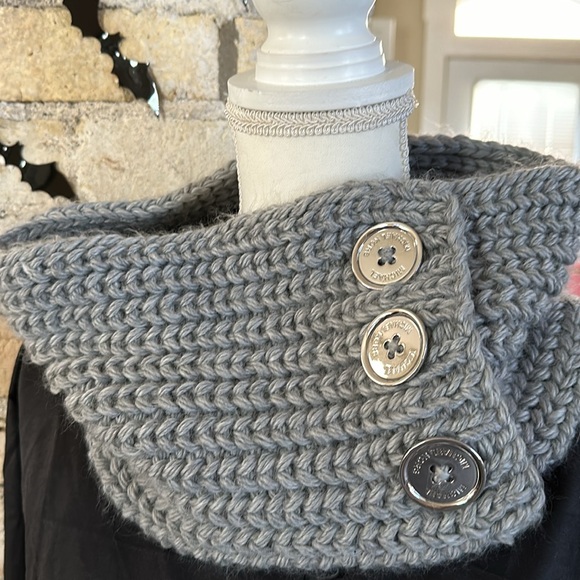 Micheal Kors knit neck gator - Picture 4 of 4